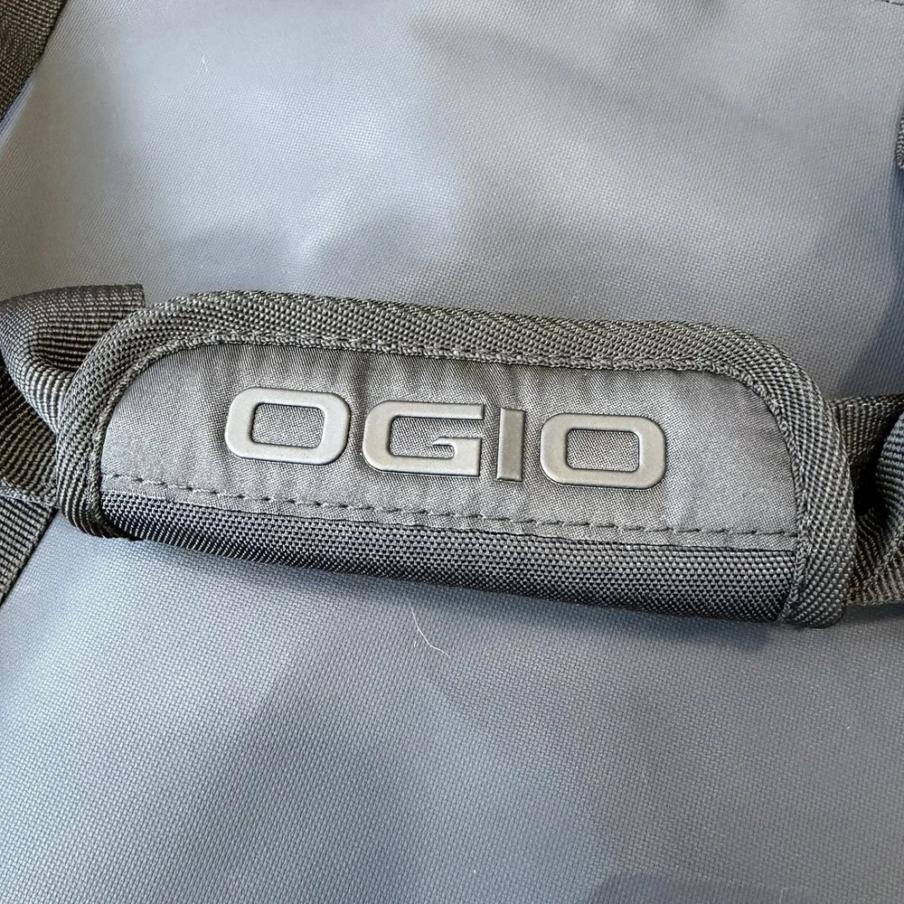 NWT OGIO Gear Mega Cube Zip-Top Gear Bag Tote w/ Handle - Black